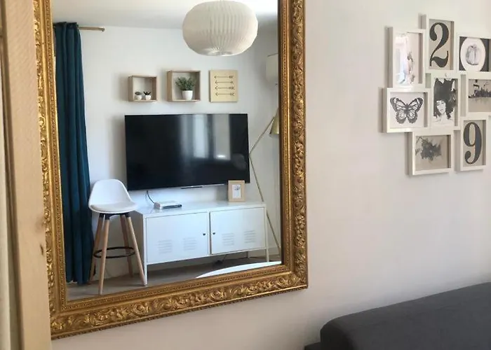 Apartament Confortable Avec Terrasse Proche Castillet *